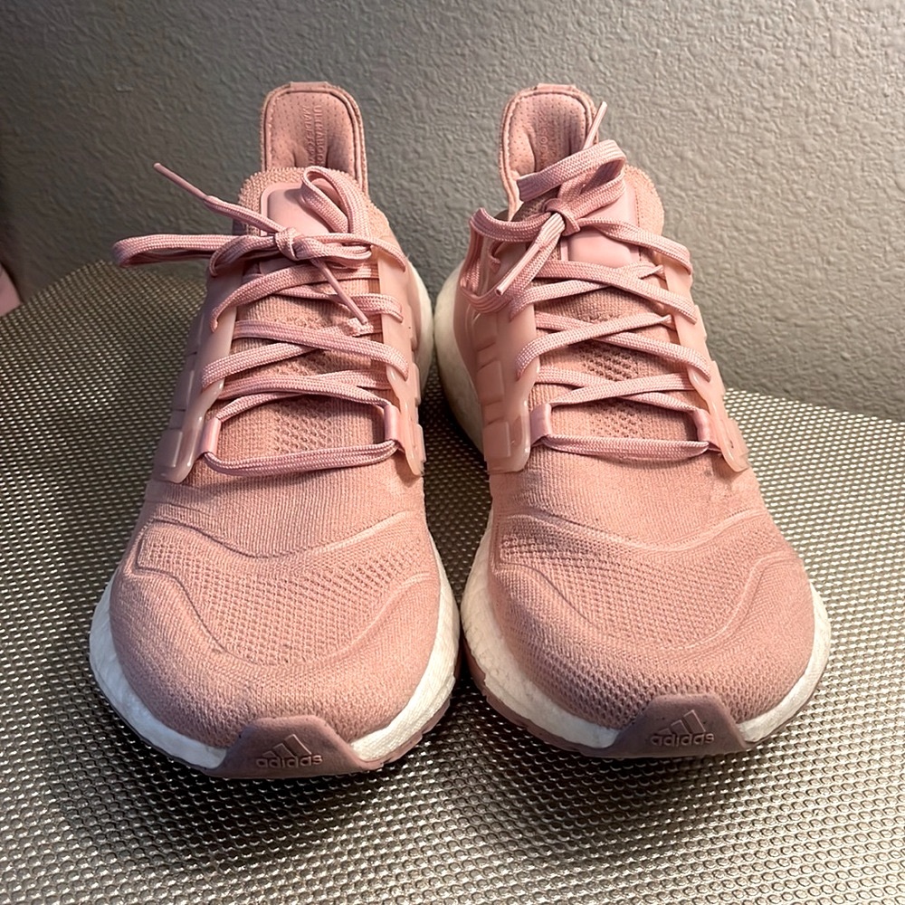 adidas Women's Ultraboost 22 Running Shoe size 11